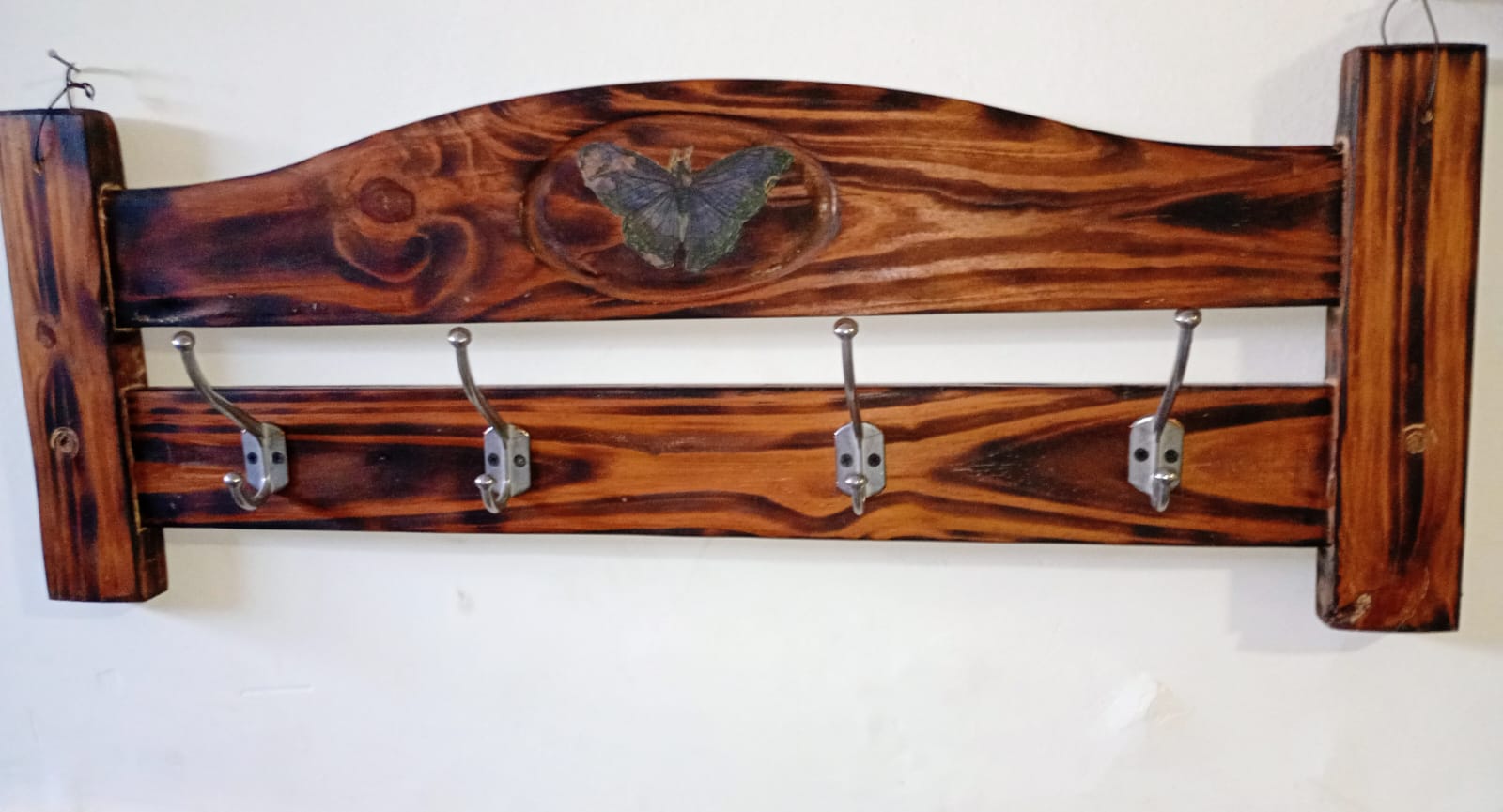 Perchero Artesanal de Madera Recuperada